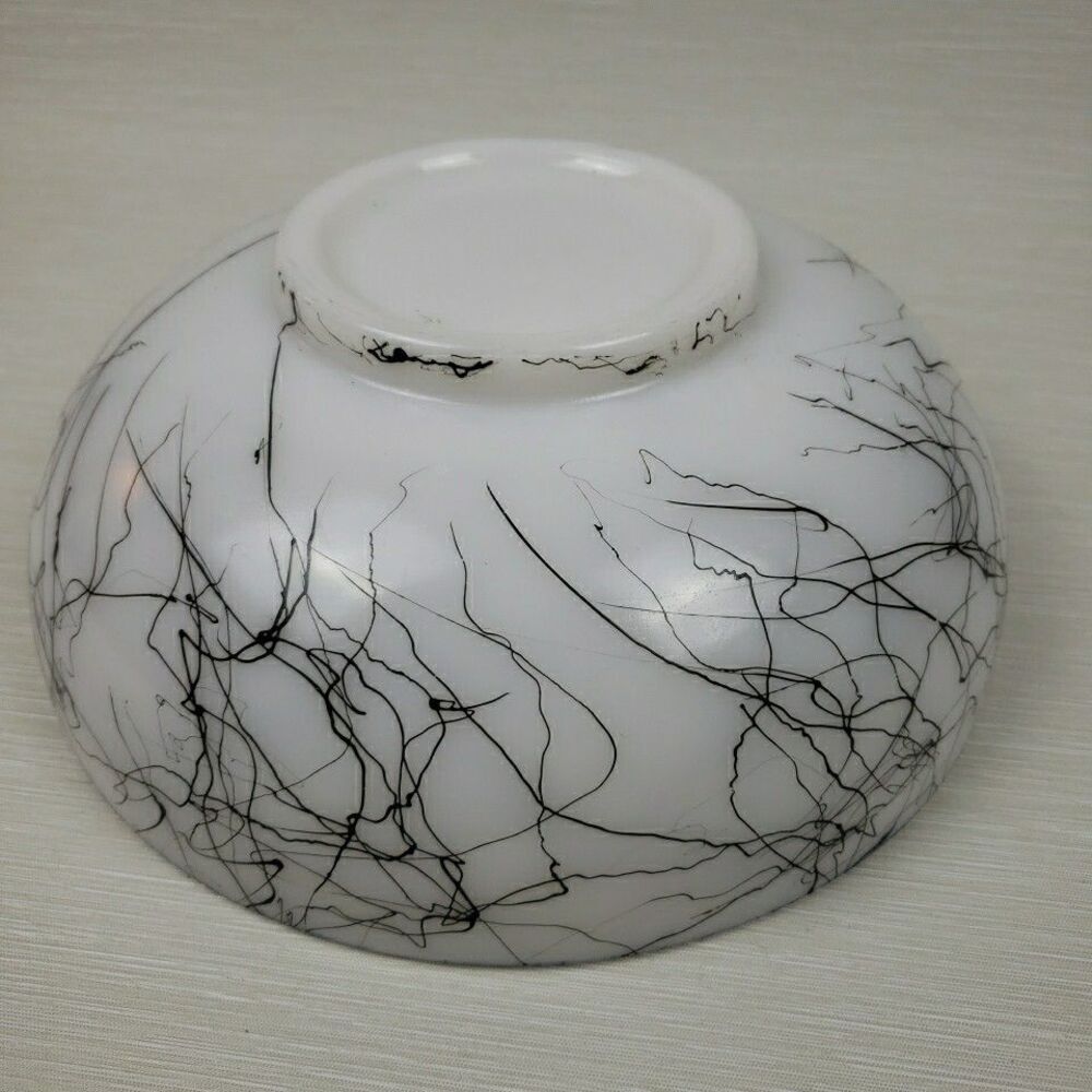 Black Spaghetti String Drizzle Serving Bowl White Glass Atomic MCM Vintage - Picture 14 of 16